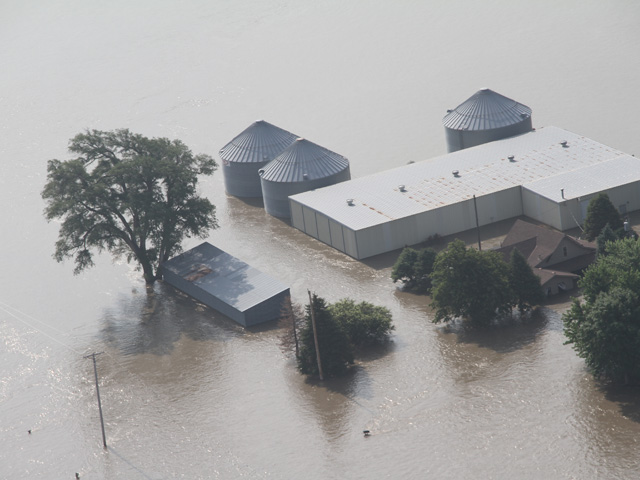 Although runoff in the Missouri River basin is expected to be much less in 2020 than it was in 2019 and 2011, officials with the U.S. Army Corps of Engineers cautioned basin residents to continue to watch flood forecasts. (DTN photo by Elaine Shein) 